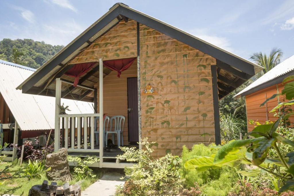 Beach Shack Chalet - Garden View Aframe Big Unit Kampong Juara Exterior photo