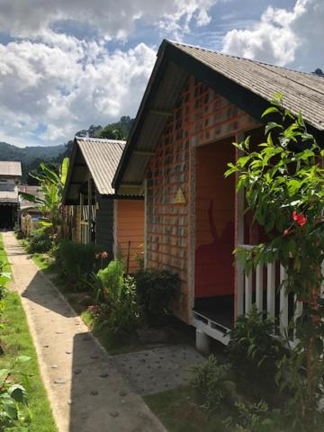Beach Shack Chalet - Garden View Aframe Big Unit Kampong Juara Exterior photo